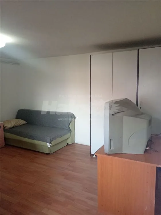 Izdajem stan od 40m2 — 5