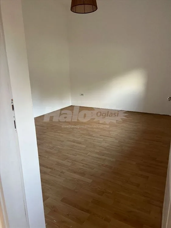 izdajem stan-Resnik Centar- — 2