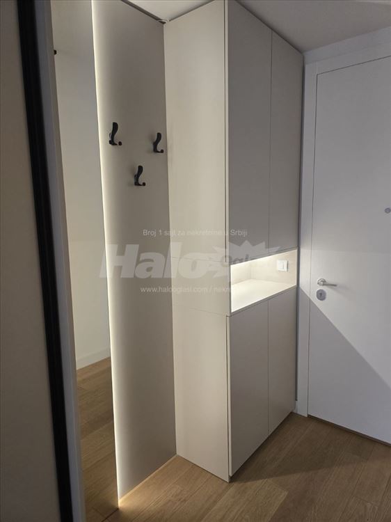 Izdajem stan sa garazom — 5
