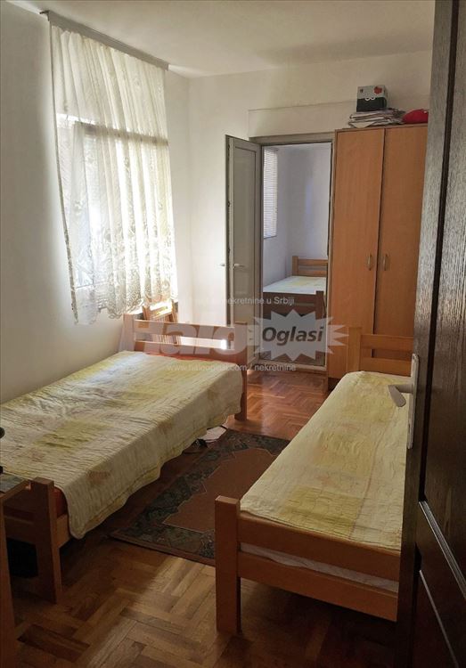 Izdajem stan/ traži se cimer — 5