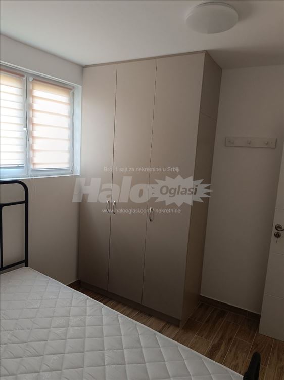 Izdajem stan u batajnici 59 kvadrata — 11