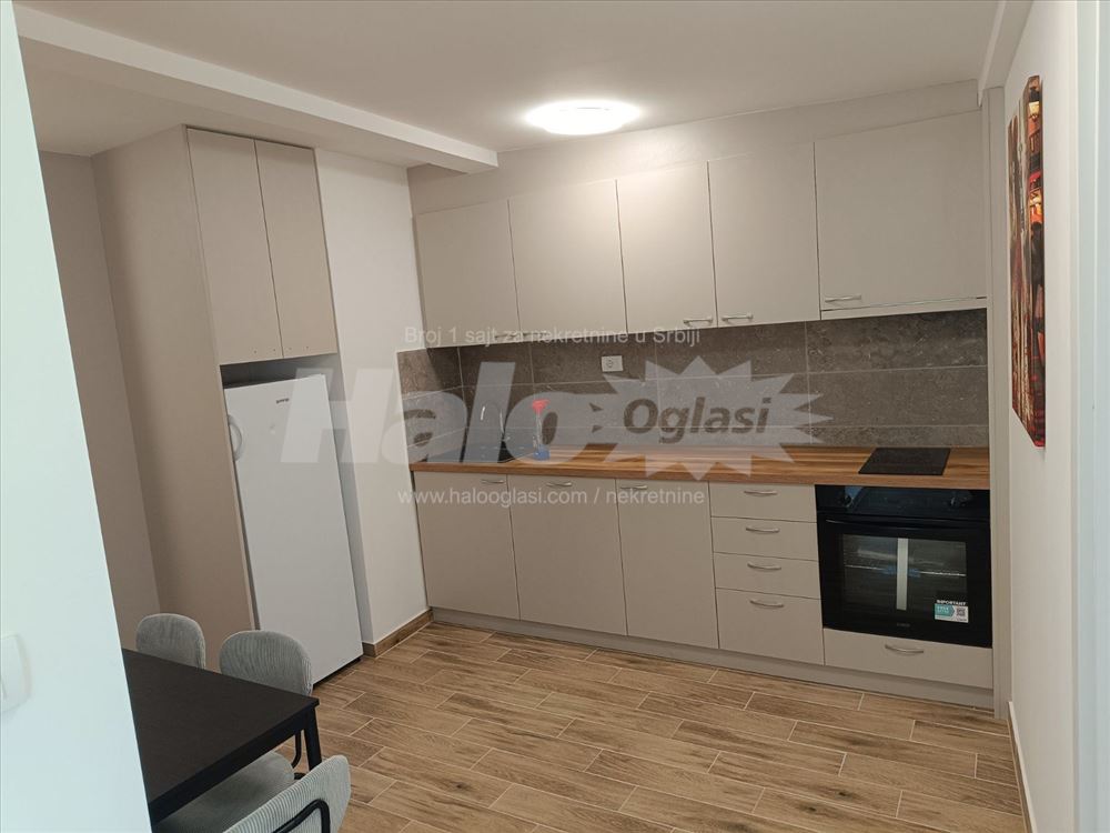 Izdajem stan u batajnici 59 kvadrata — 15