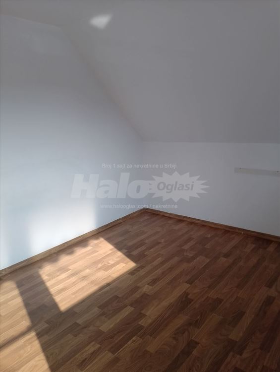 Izdajem stan u Batajnici na odlicnoj lokaciji — 3