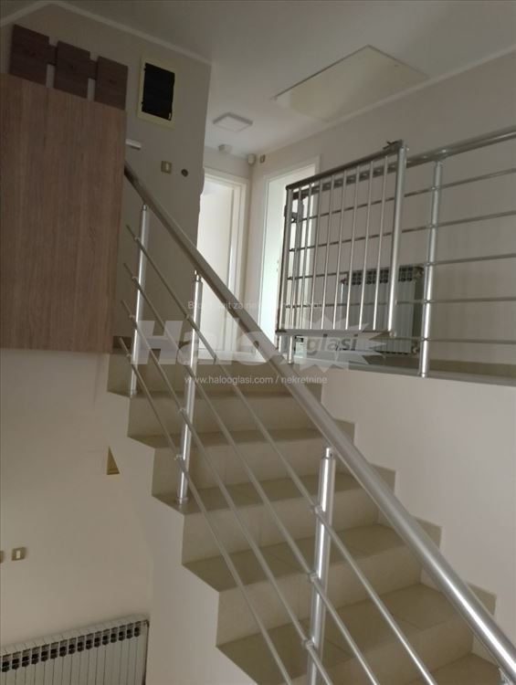 Izdajem stan u Batajnici na odlicnoj lokaciji — 11