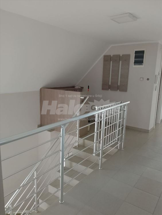 Izdajem stan u Batajnici na odlicnoj lokaciji — 14