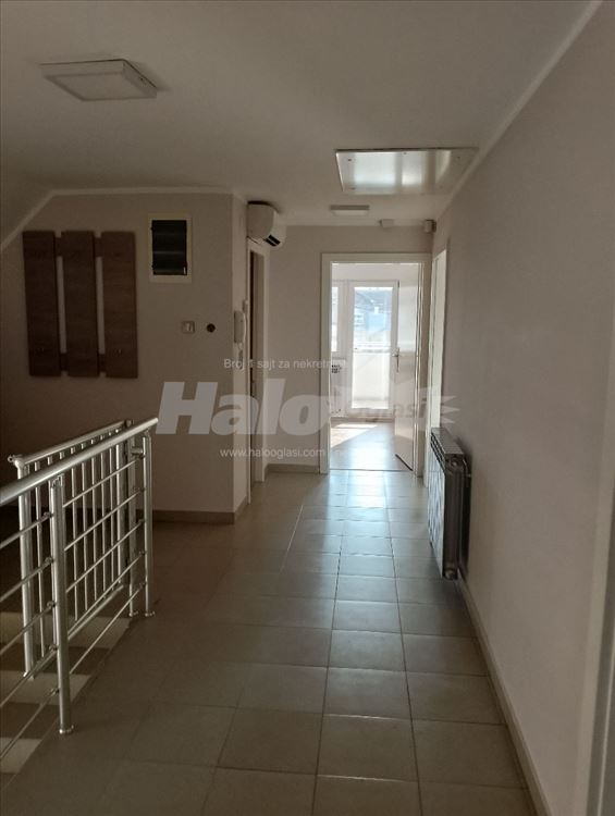 Izdajem stan u Batajnici na odlicnoj lokaciji — 15