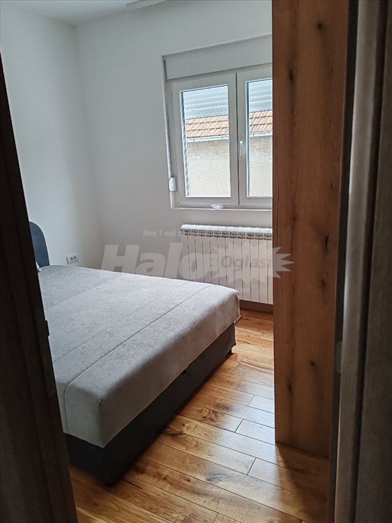 Izdajem stan u Batajnici sa samca/samicu — 2