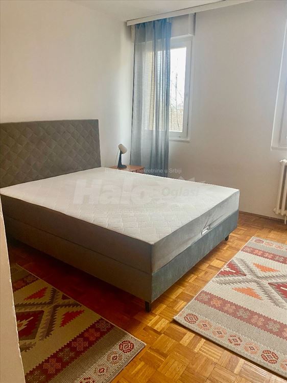Izdajem stan u Bloku 70a — 5