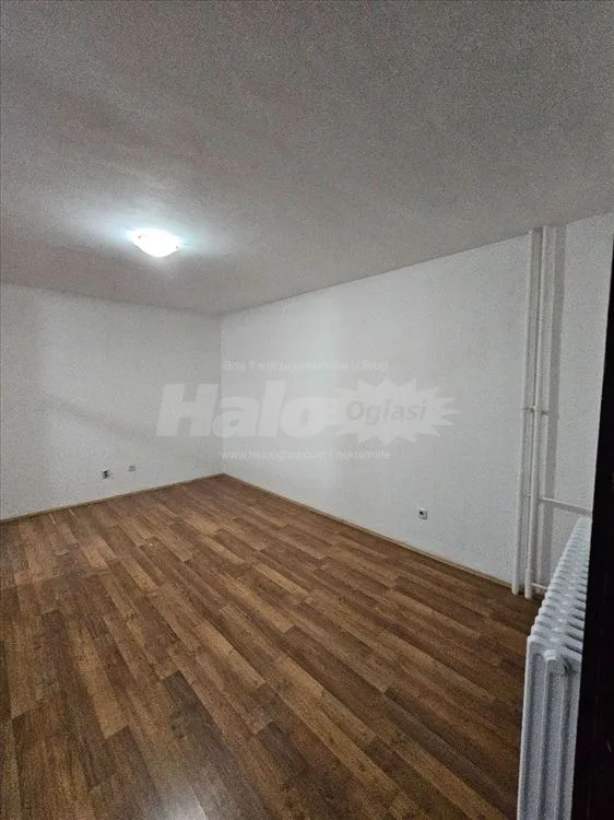Izdajem stan u Borči. 39m2 + 7m2 terasa — 3