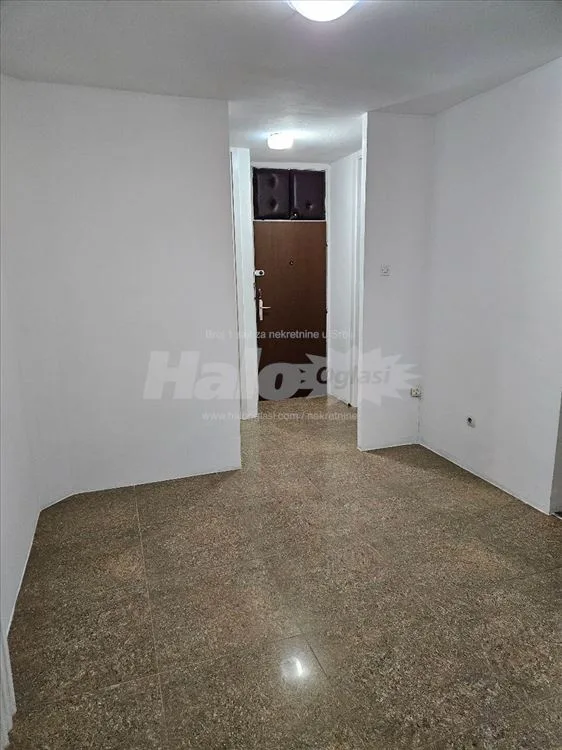 Izdajem stan u Borči. 39m2 + 7m2 terasa — 5