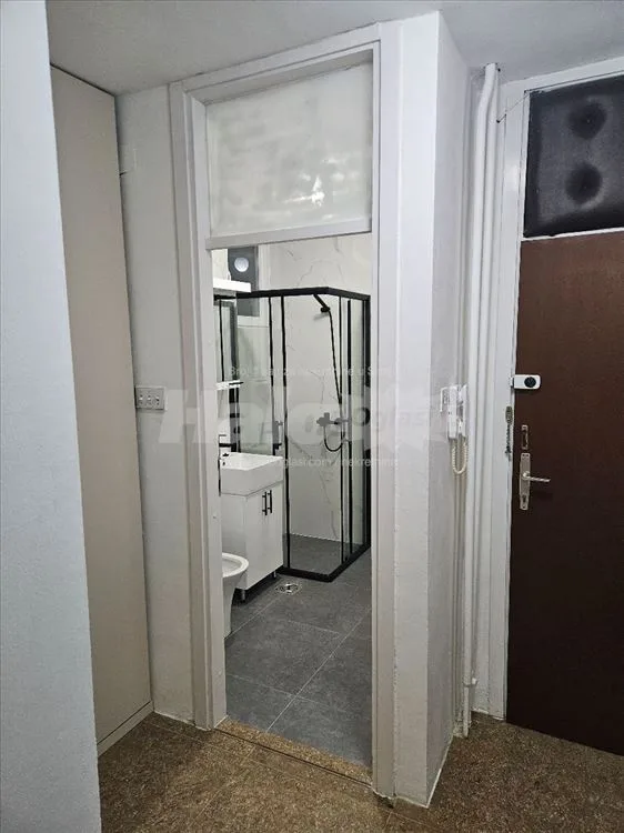 Izdajem stan u Borči. 39m2 + 7m2 terasa — 7