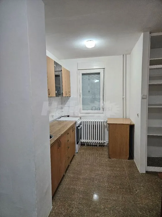 Izdajem stan u Borči. 39m2 + 7m2 terasa — 8