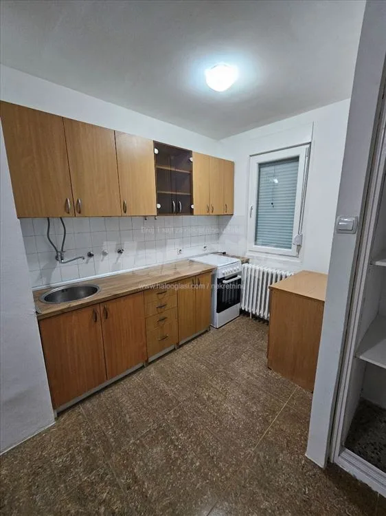 Izdajem stan u Borči. 39m2 + 7m2 terasa — 9