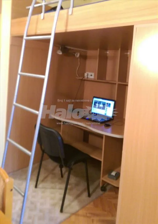 Izdajem stan u Borči — 4