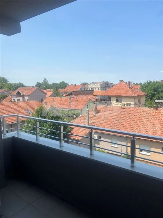 Izdajem stan u Borči — 14