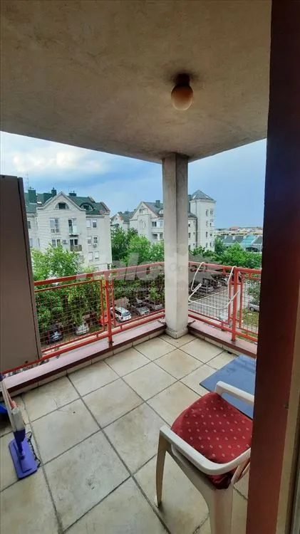 Izdajem stan u Borči — 2