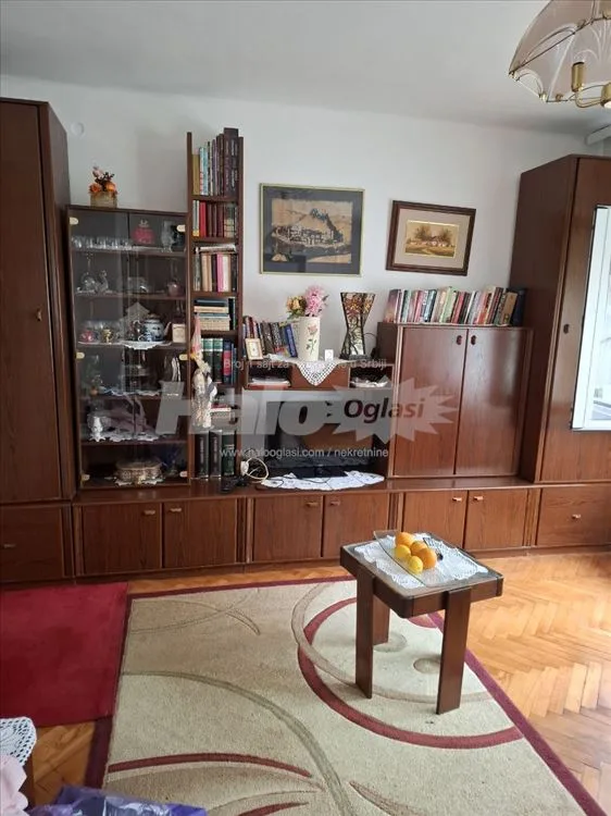 Izdajem stan u centru Profesorska kolonija — 2
