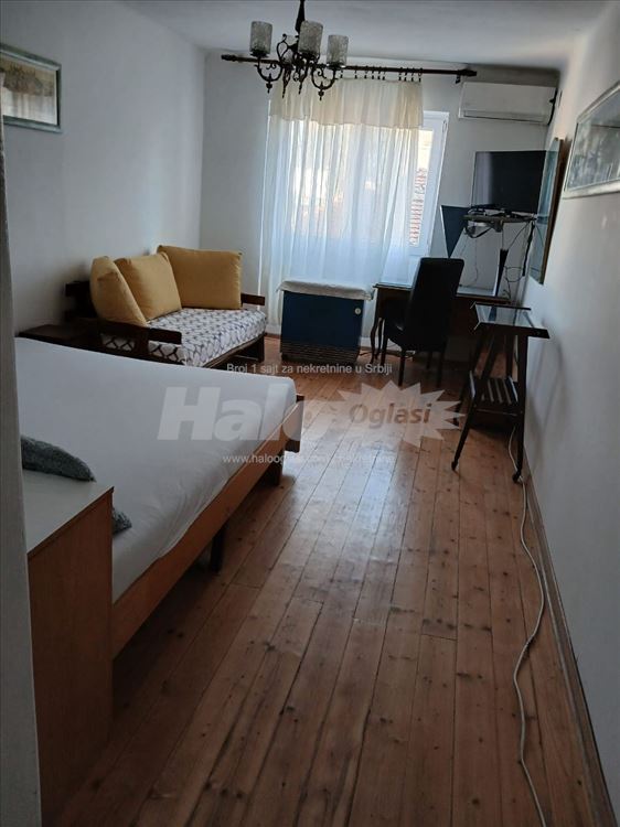 Izdajem stan u centru- Terazije — 8