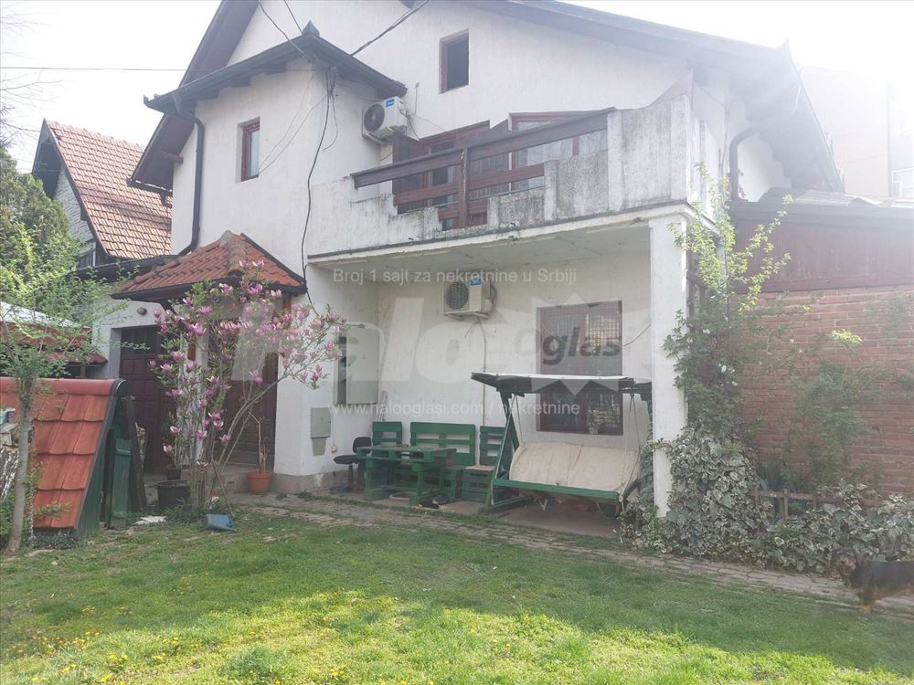 Izdajem stan u Kotežu — 2
