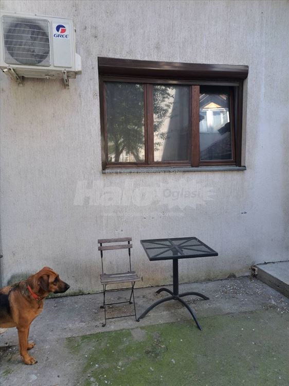 Izdajem stan u kuci sa zasebnim ulazom i dvoristem — 2