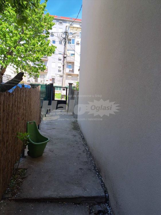 Izdajem stan u kuci sa zasebnim ulazom i dvoristem — 3