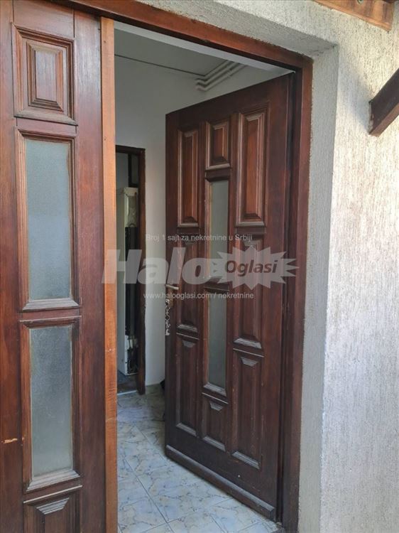 Izdajem stan u kuci sa zasebnim ulazom i dvoristem — 4