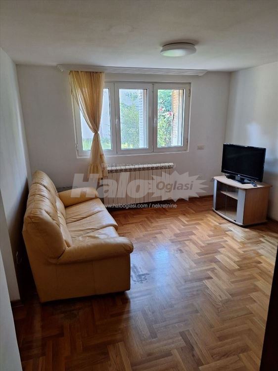 izdajem stan u kuci,komunalije ukjucene u cenu — 2
