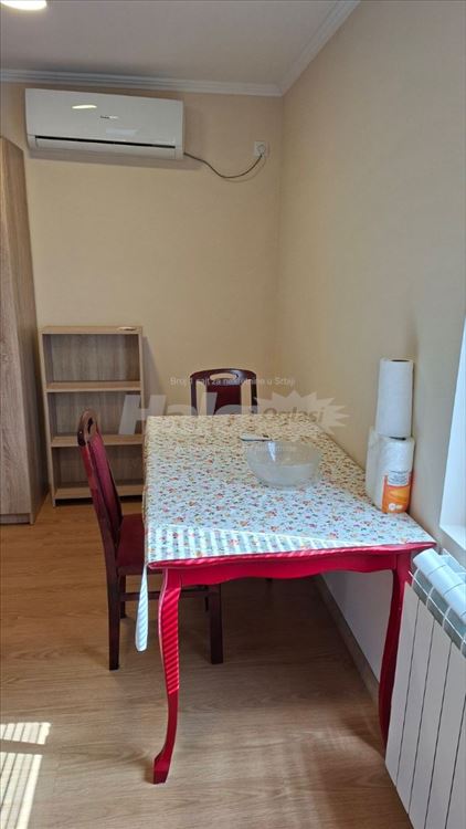 Izdajem stan u Kumodrazu (Vozdovac) — 12