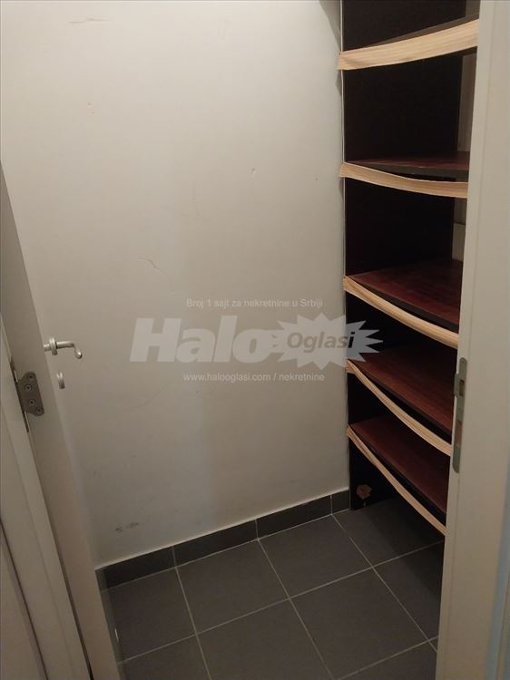 Izdajem stan u naselju Stepa Stepanović — 2