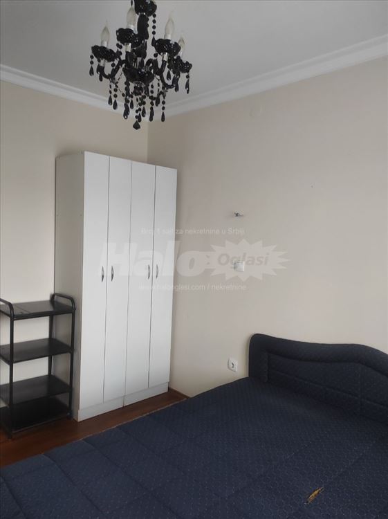 Izdajem stan, u novoj zgradi , lep, svetao , — 4