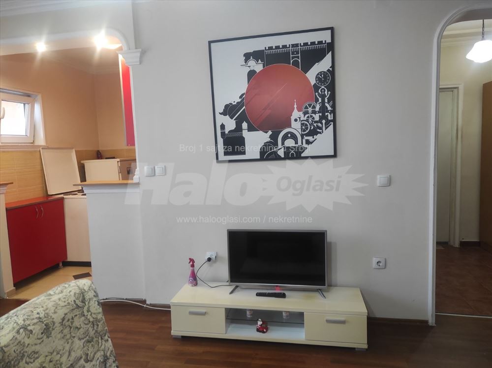 Izdajem stan, u novoj zgradi , lep, svetao , — 6