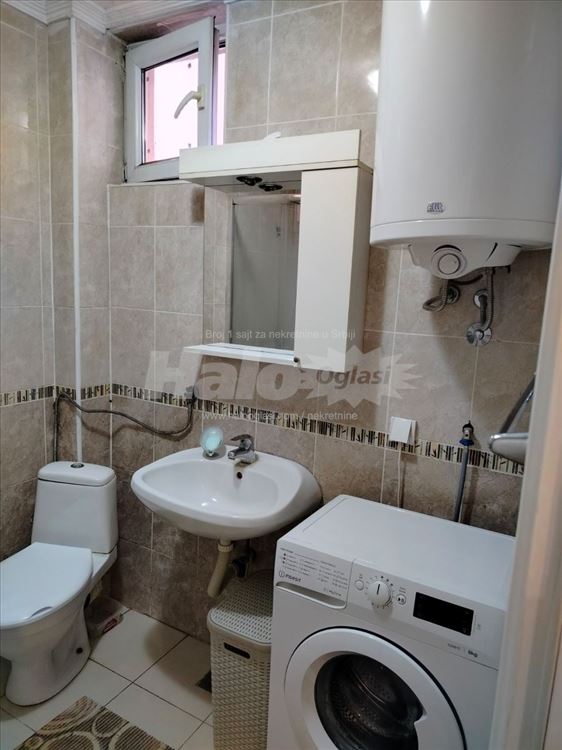 Izdajem stan, u novoj zgradi , lep, svetao , — 8