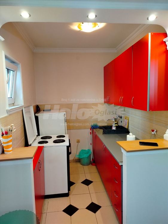 Izdajem stan, u novoj zgradi , lep, svetao , — 9