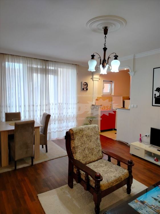 Izdajem stan, u novoj zgradi , lep, svetao , — 11