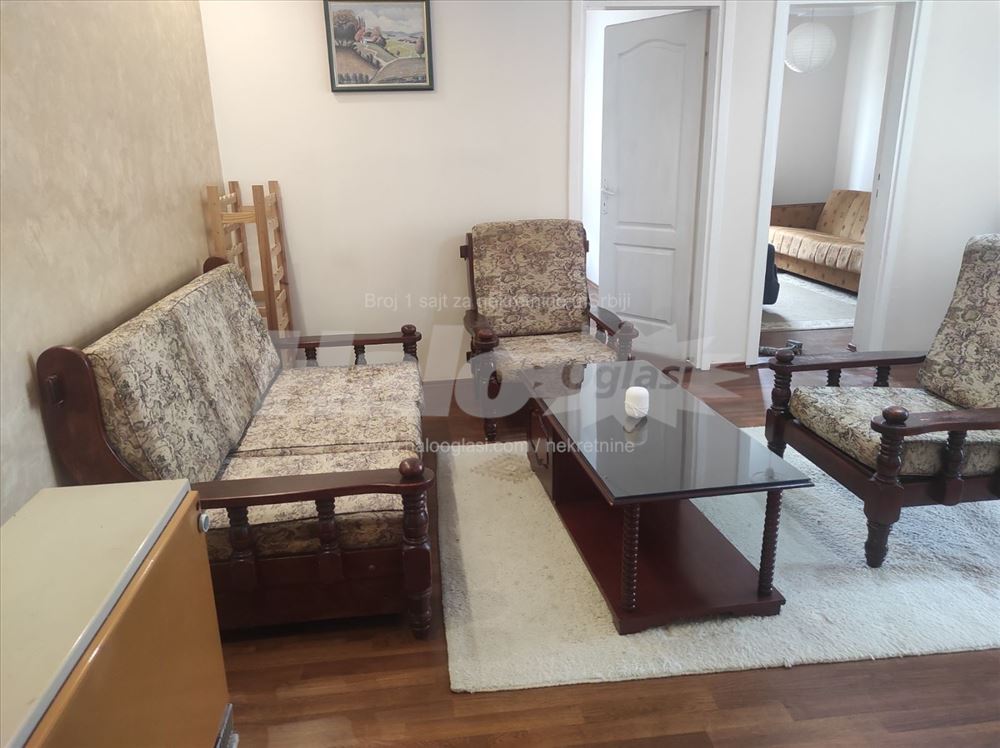 Izdajem stan, u novoj zgradi , lep, svetao , — 15