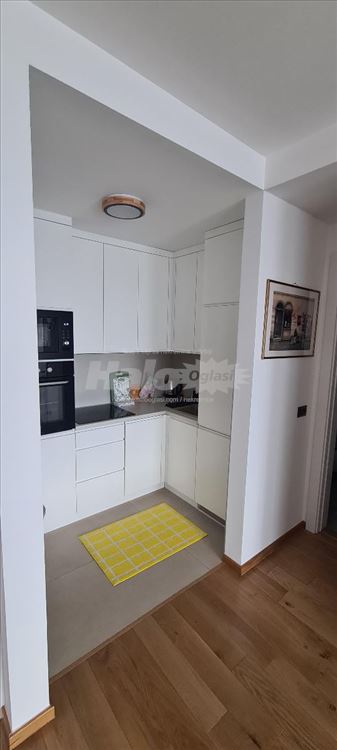 Izdajem stan u Novom Dorćolu kompletno sredjen — 2