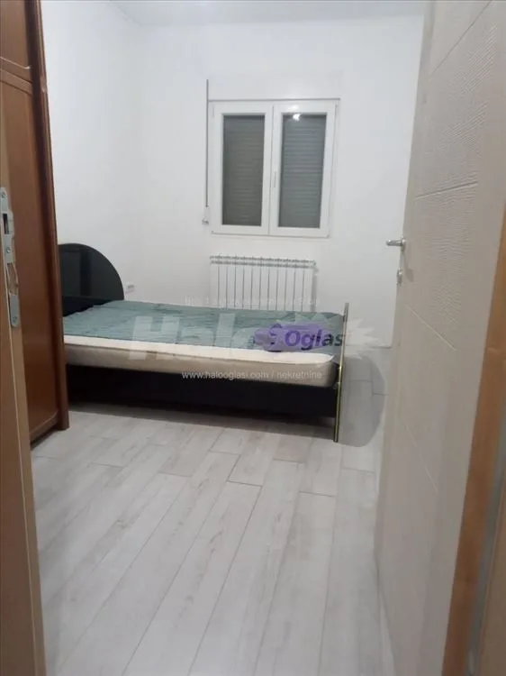 Izdajem stan u Novom Surčinu — 2