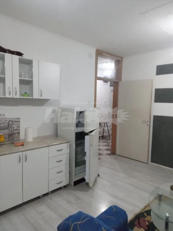 Izdajem stan u Novom Surčinu — 5