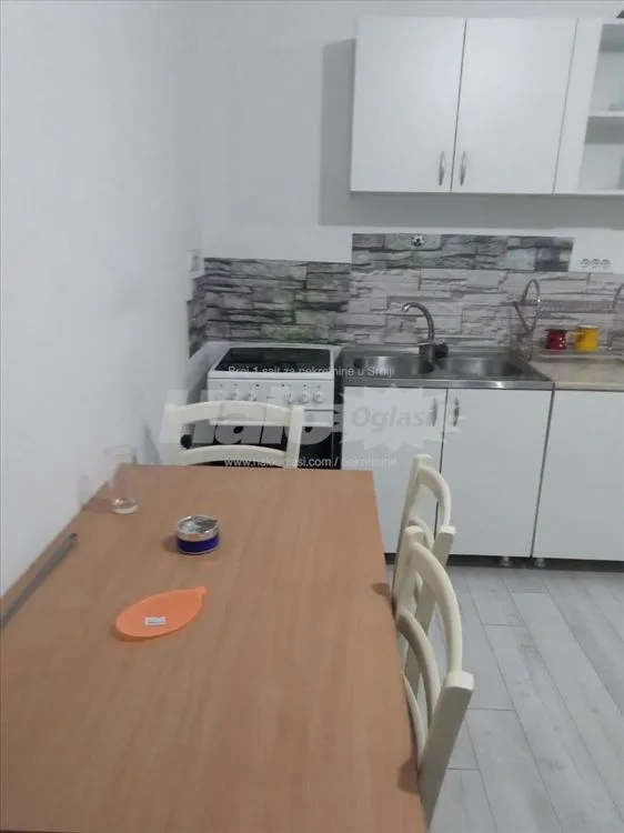 Izdajem stan u Novom Surčinu — 6