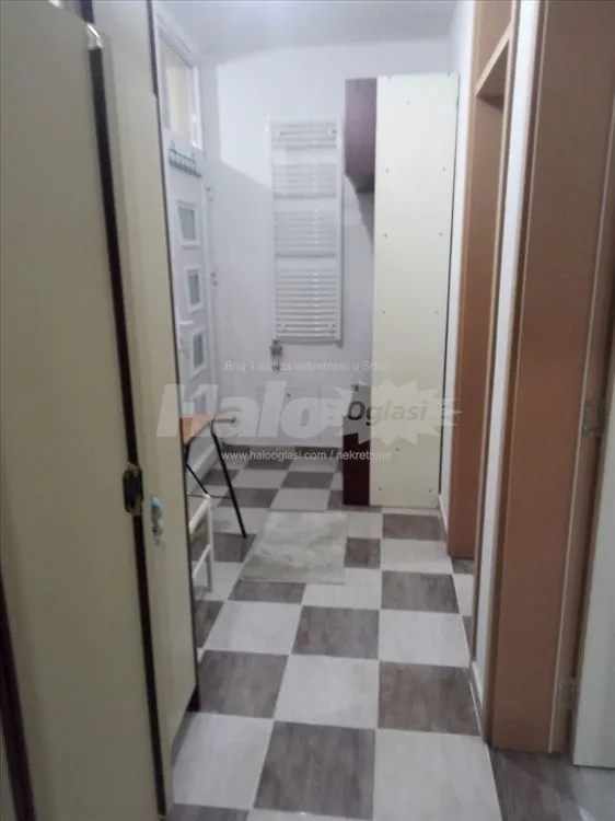 Izdajem stan u Novom Surčinu — 12