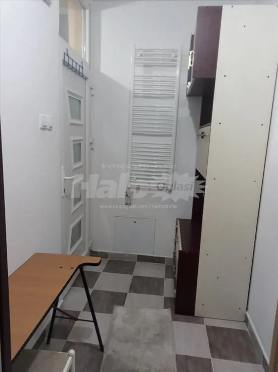 Izdajem stan u Novom Surčinu — 14