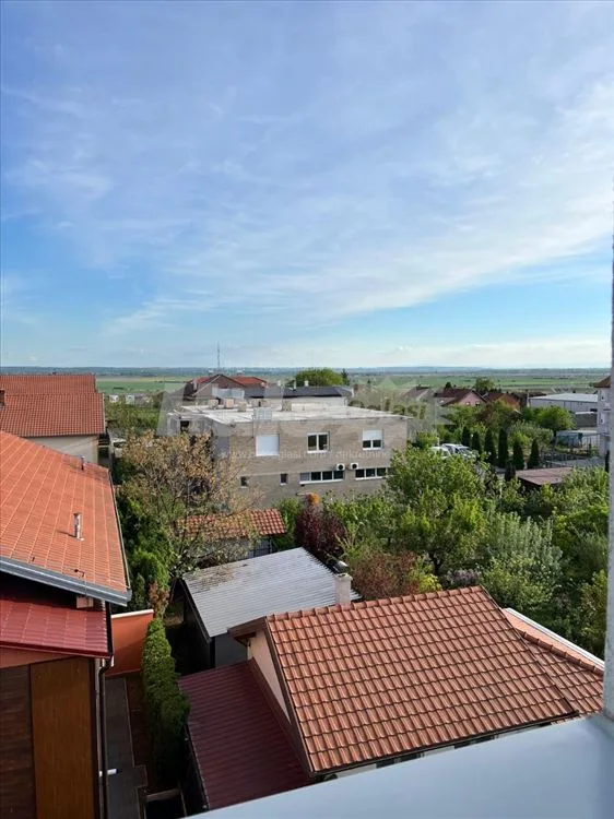 Izdajem stan u Surcinu — 10