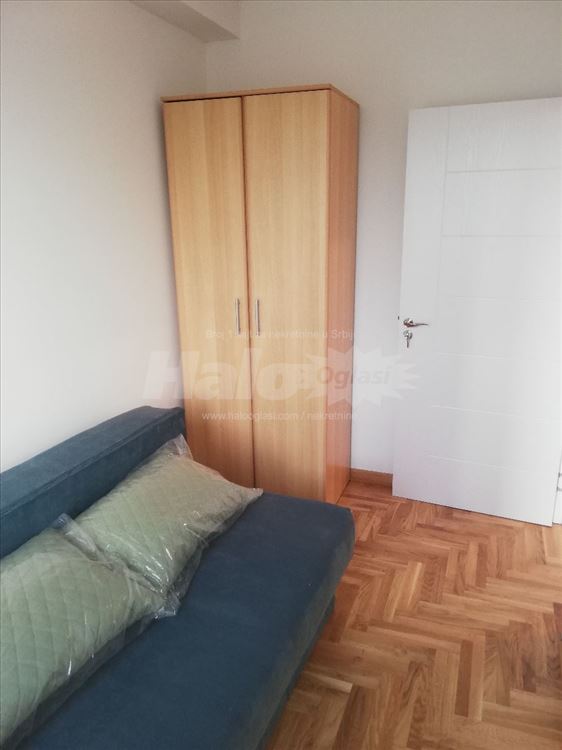 Izdajem stan u Vojvode Vlahovića — 3