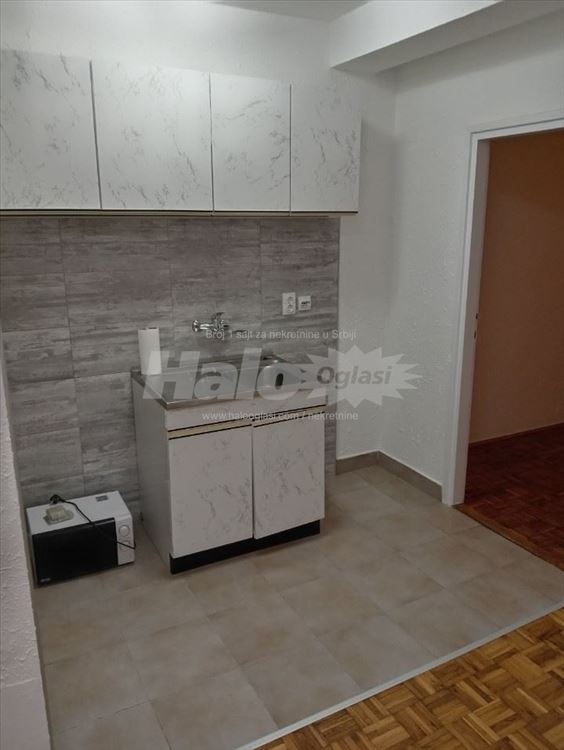 Izdajem stan u Zemun polju 44m2 — 2