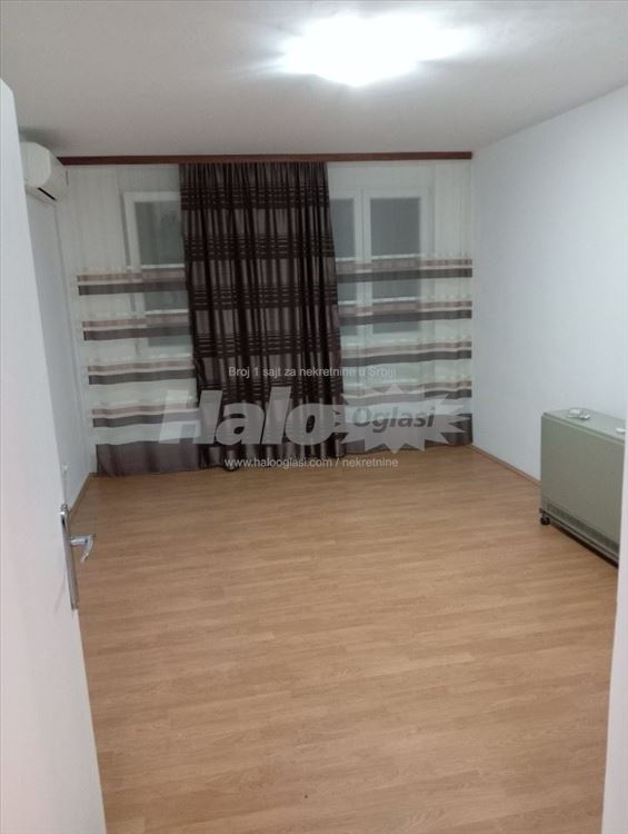 Izdajem stan u Zemun polju 44m2 — 3