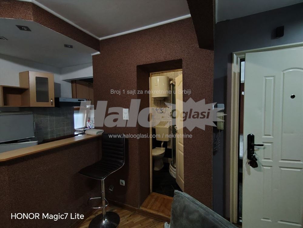 Izdajem stan u Zemunu, na odličnoj lokaciji — 2