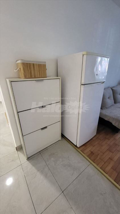 Izdajem stan u Zemunu sa uključenim troškovima — 10