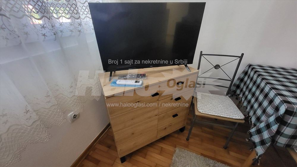 Izdajem stan u Zemunu sa uključenim troškovima — 13