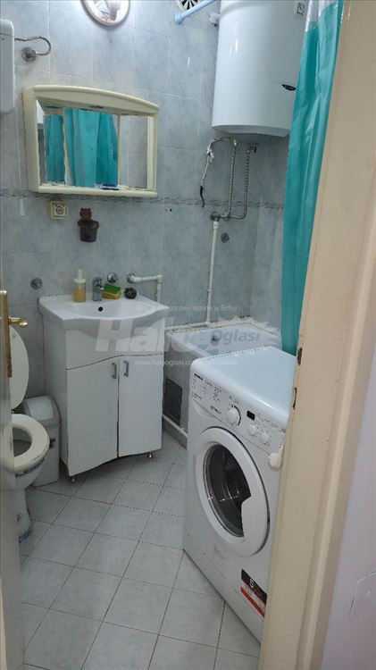 Izdajem svetao namešten stan ,okružen zelenilom — 8