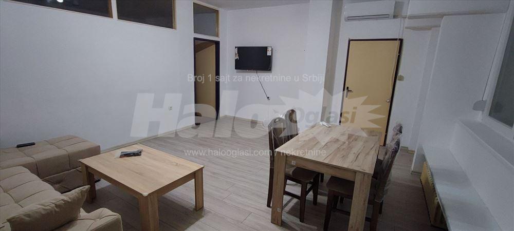 Izdajem trosoban namešten stan na Banjici — 3